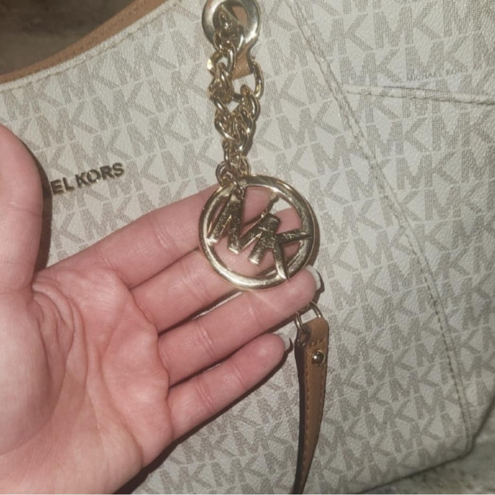 Micheal Kors signature bag and wallet - Picture 5 of 6